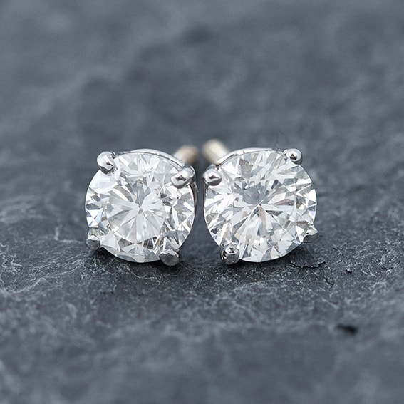 The difference between diamond and brilliant